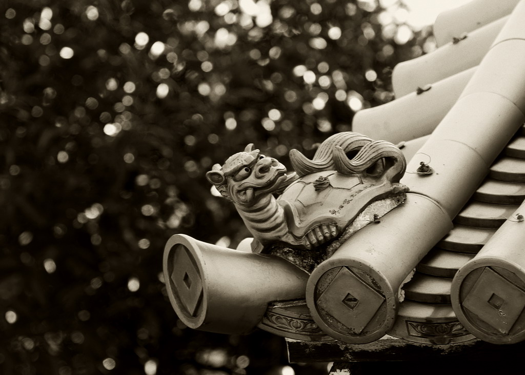 Roof tile detail at Tennoji